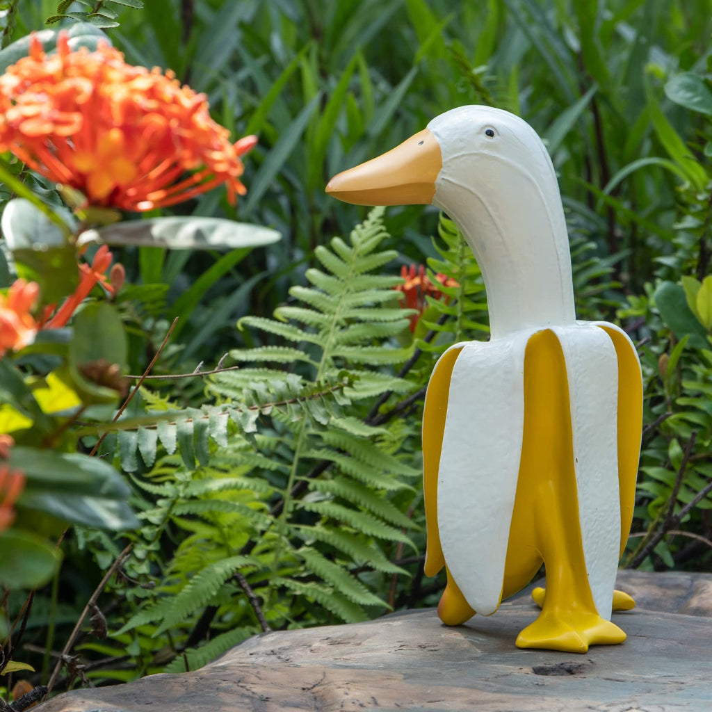 Banana Dog Statue, Garden Art Sculpture Ornaments, Creative Resin Figurine Gnomes