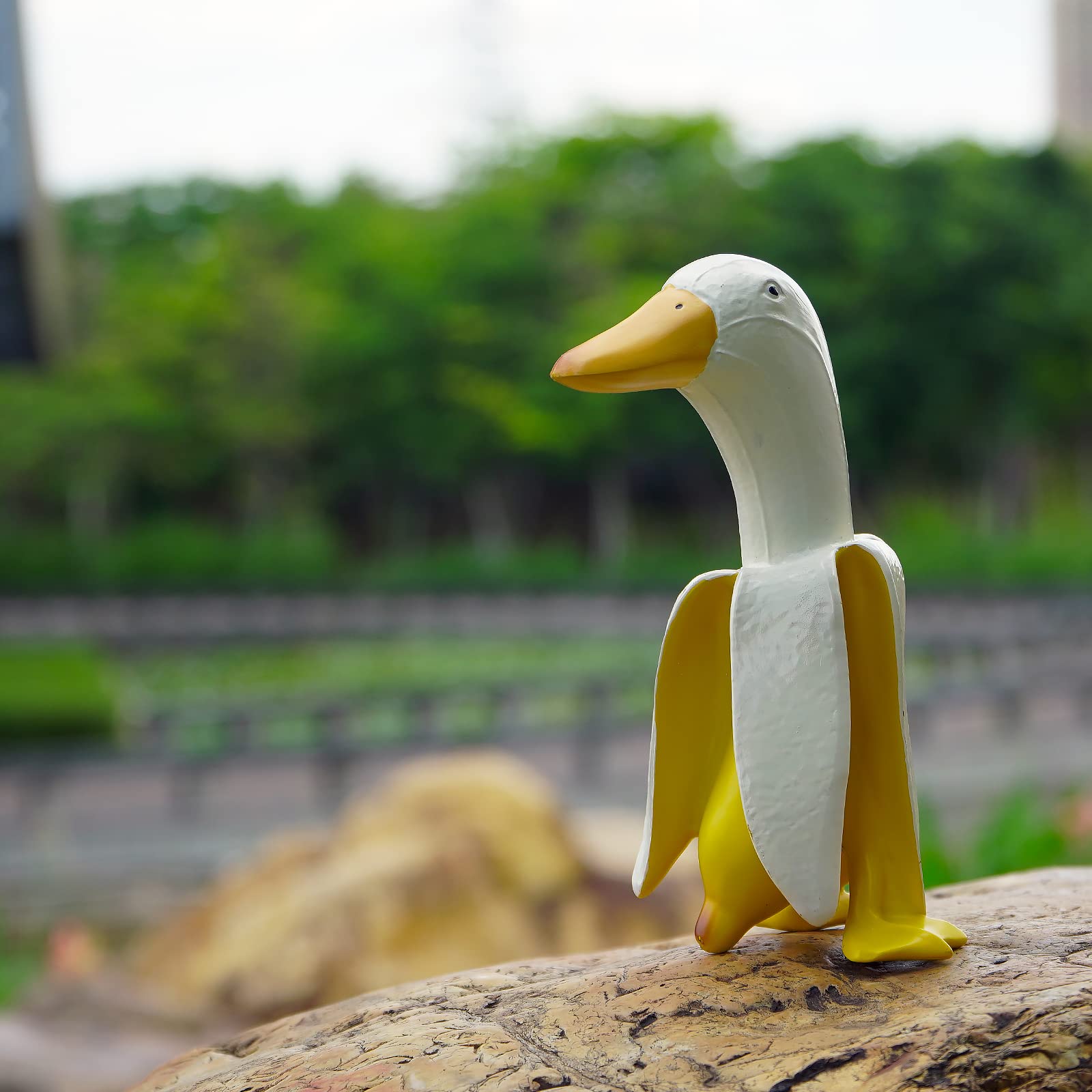 Banana Dog Statue, Garden Art Sculpture Ornaments, Creative Resin Figurine Gnomes