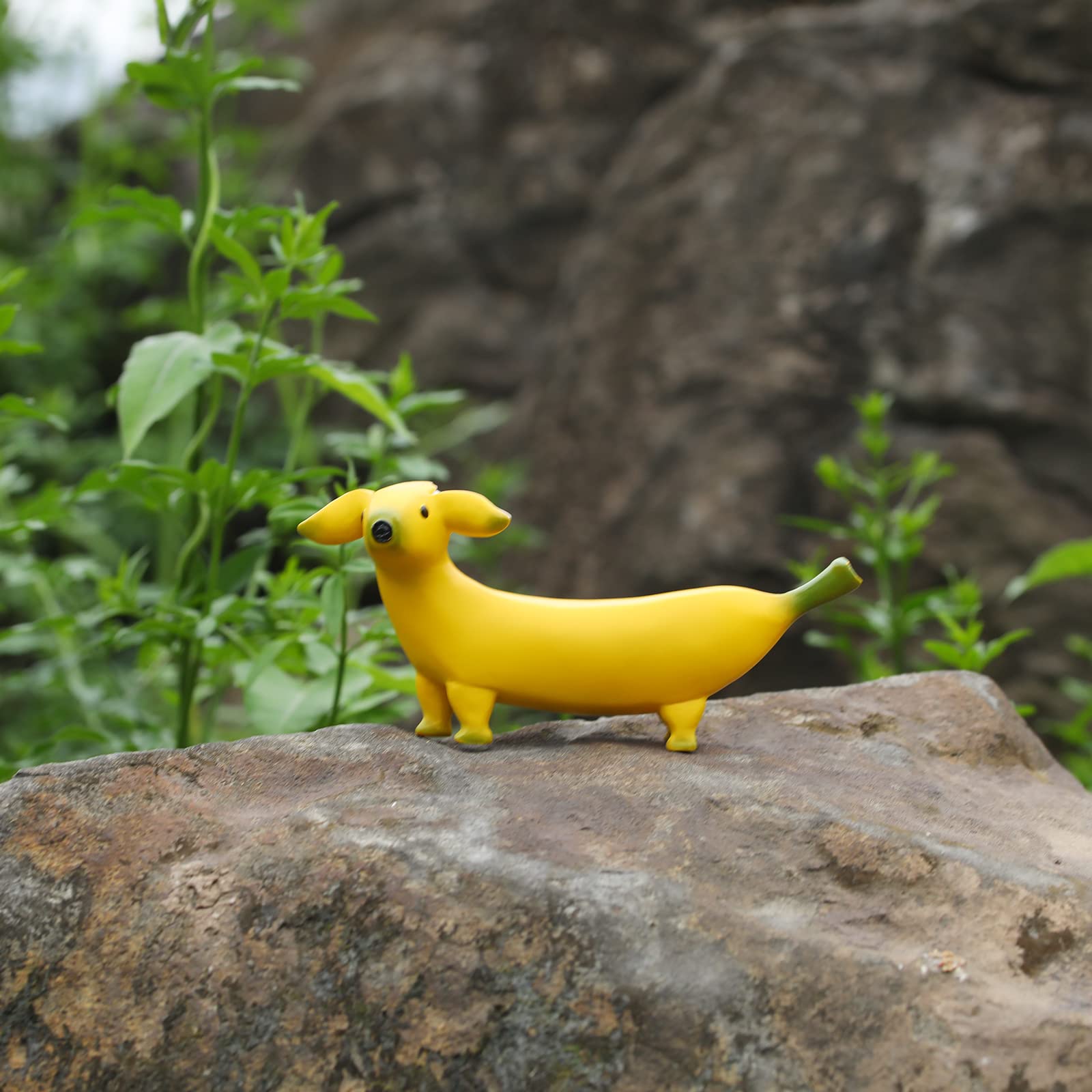 Banana Dog Statue, Garden Art Sculpture Ornaments, Creative Resin Figurine Gnomes