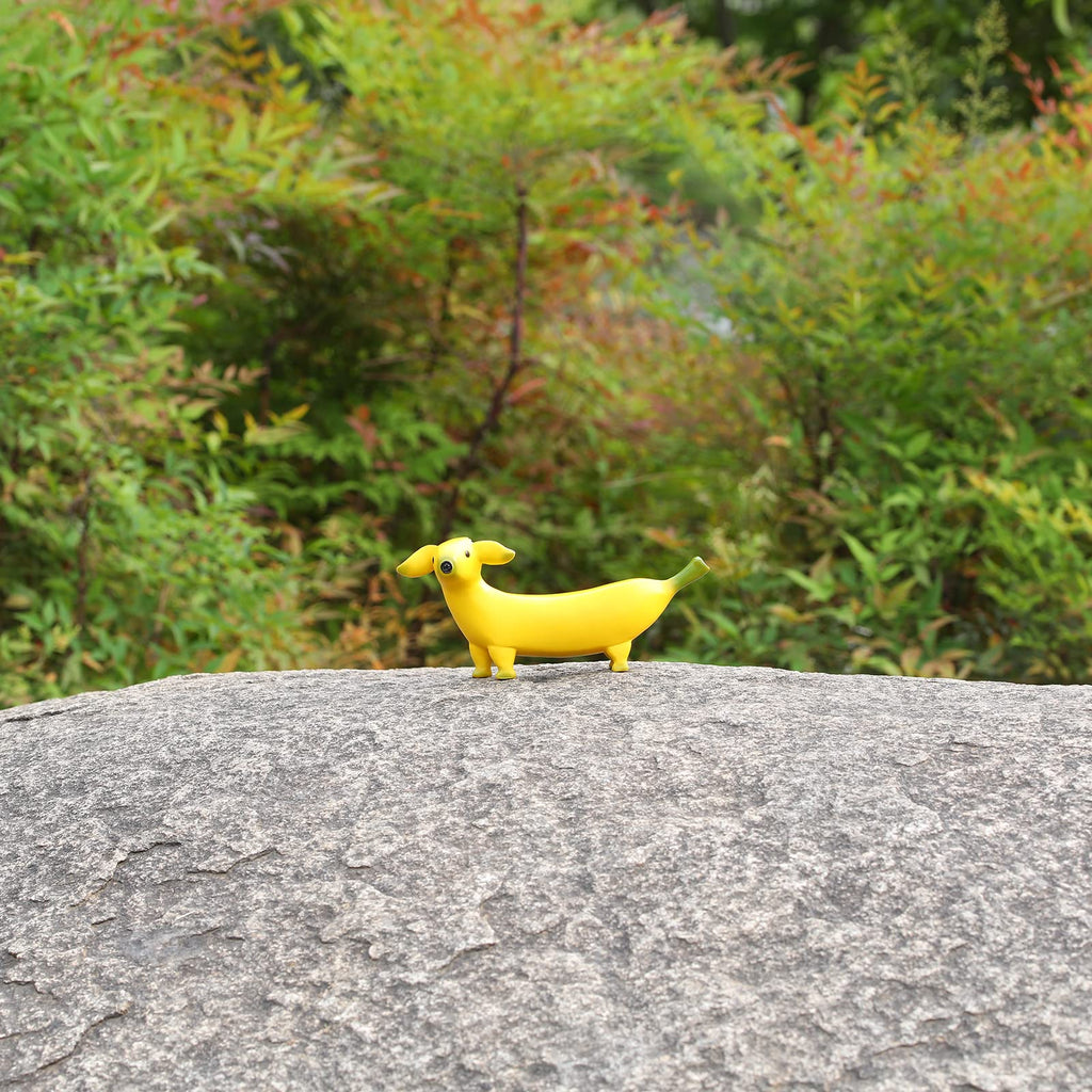 Banana Dog Statue, Garden Art Sculpture Ornaments, Creative Resin Figurine Gnomes