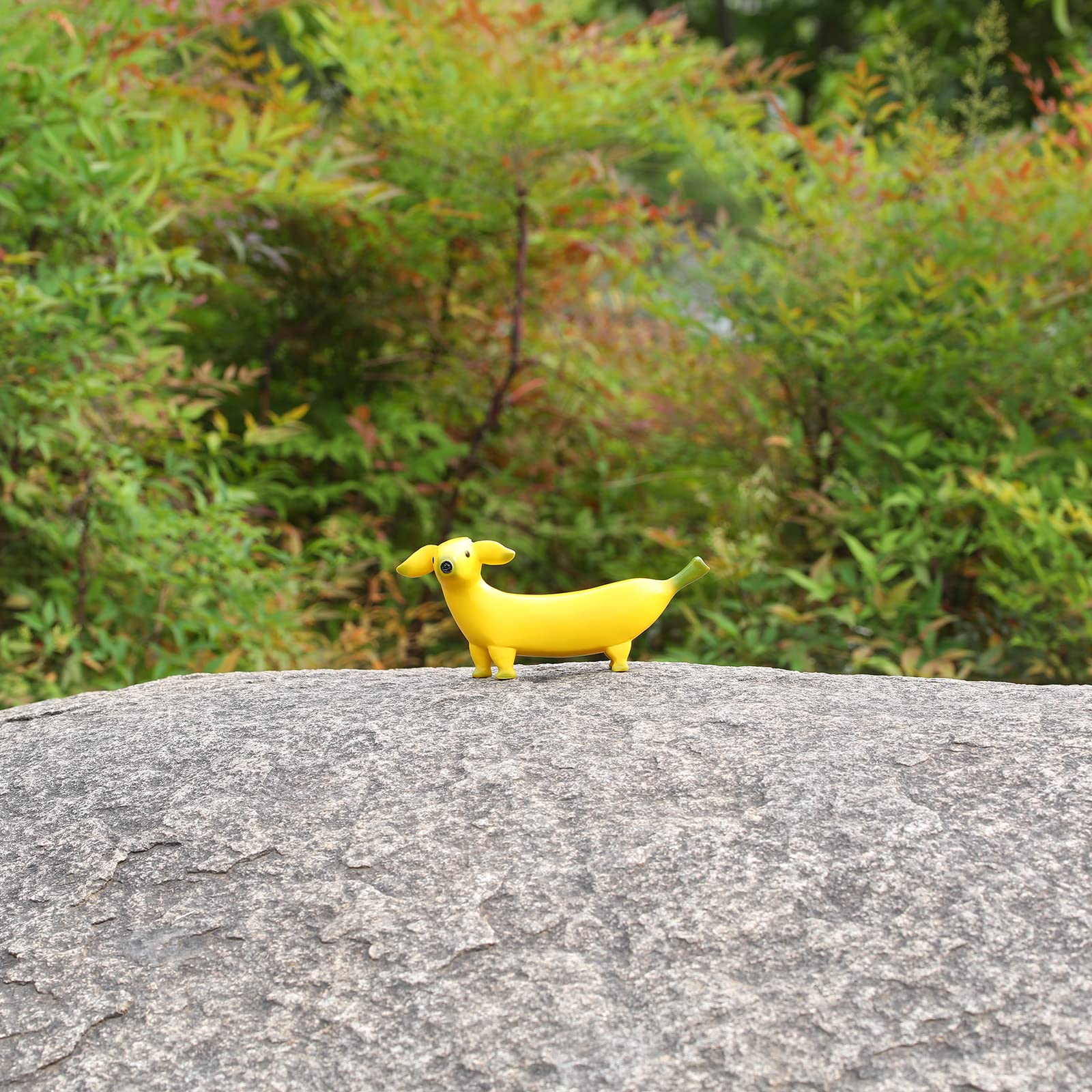 Banana Dog Statue, Garden Art Sculpture Ornaments, Creative Resin Figurine Gnomes
