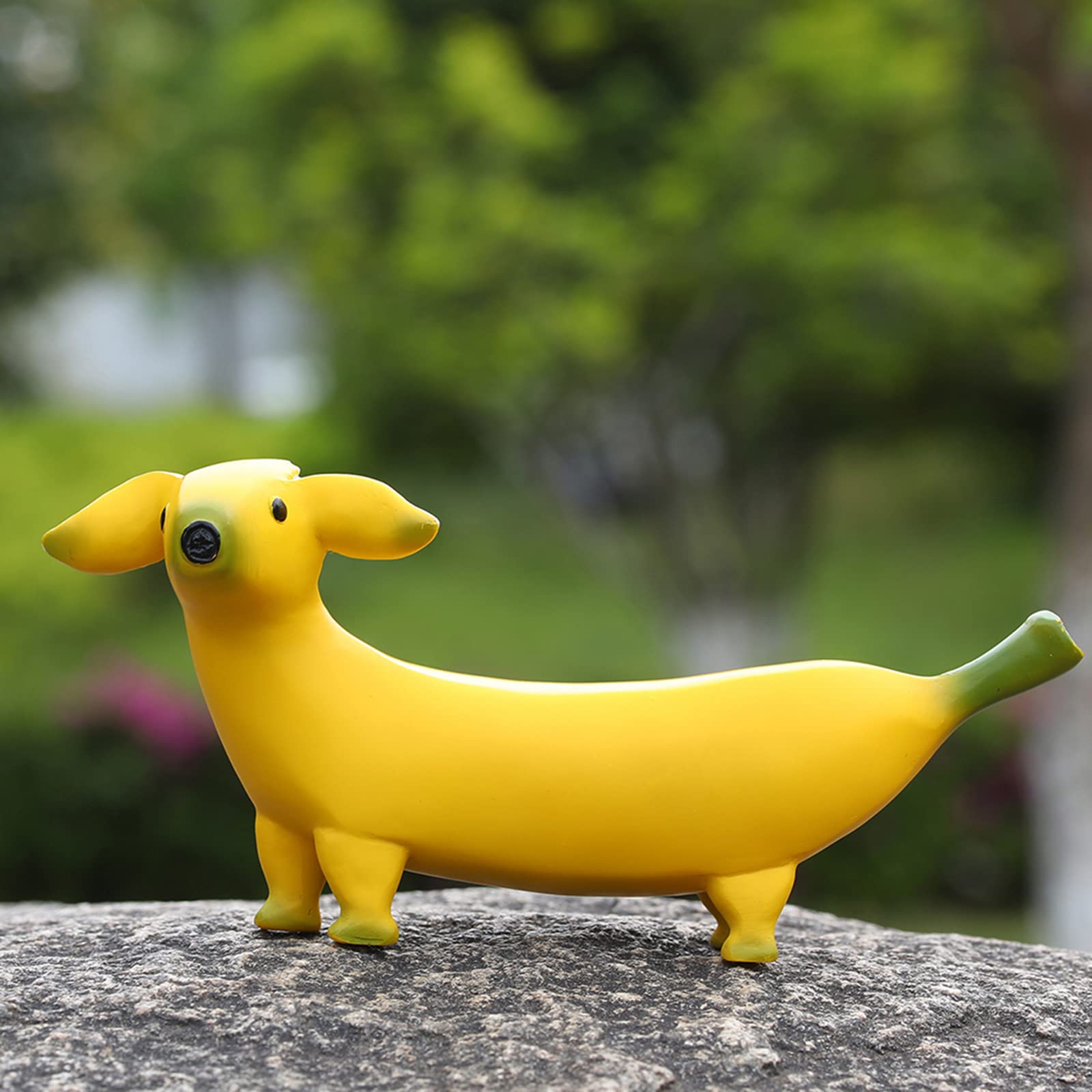 Banana Dog Statue, Garden Art Sculpture Ornaments, Creative Resin Figurine Gnomes